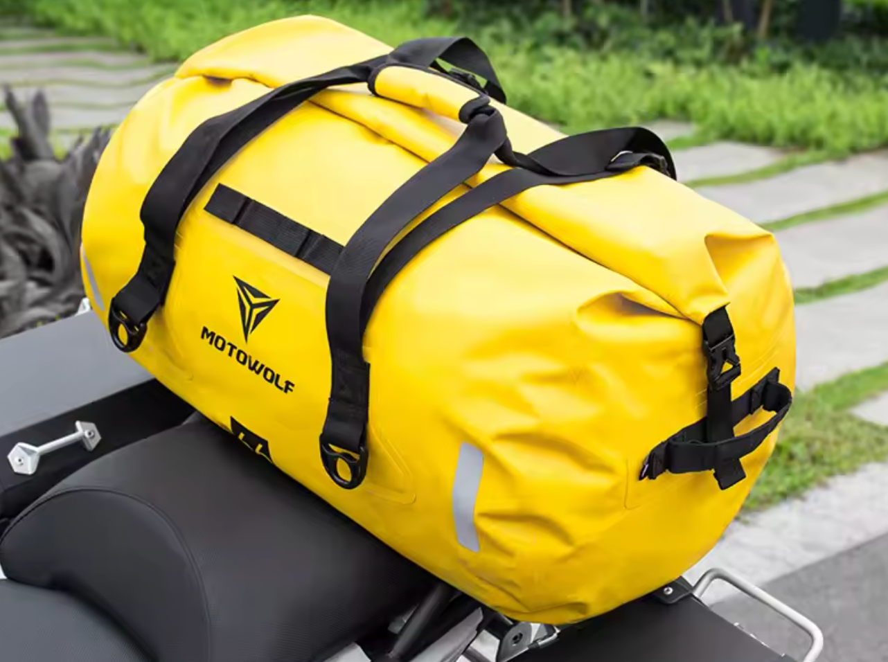 MALETA IMPERMEABLE UNIVERSAL 66L
