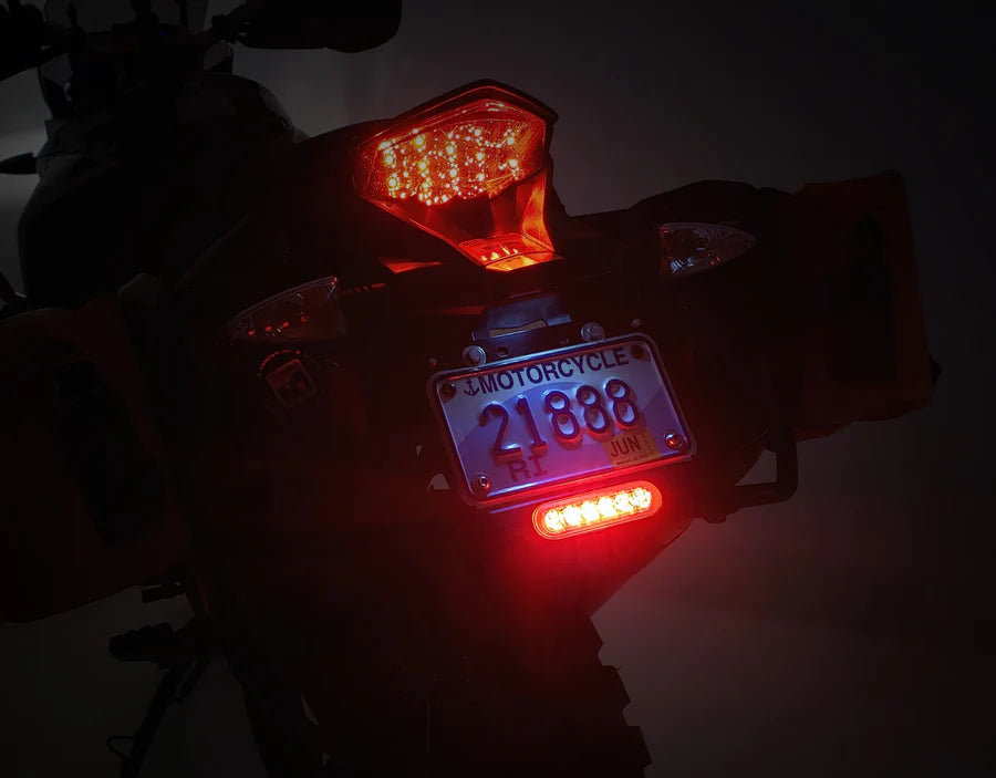 DENALI B6 LUZ TRASERA DE FRENO CON SOPORTE PARA PLACA